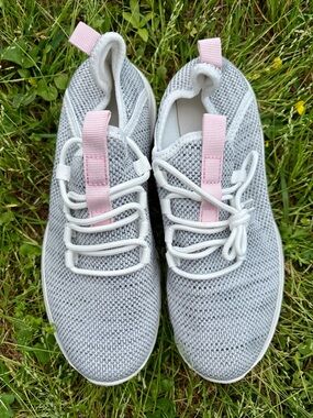 Light Gray Knit Slip-On Sneakers with Pink Pull Tabs